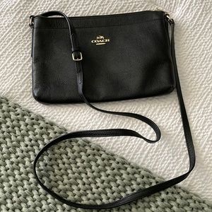 Crossbody handbag